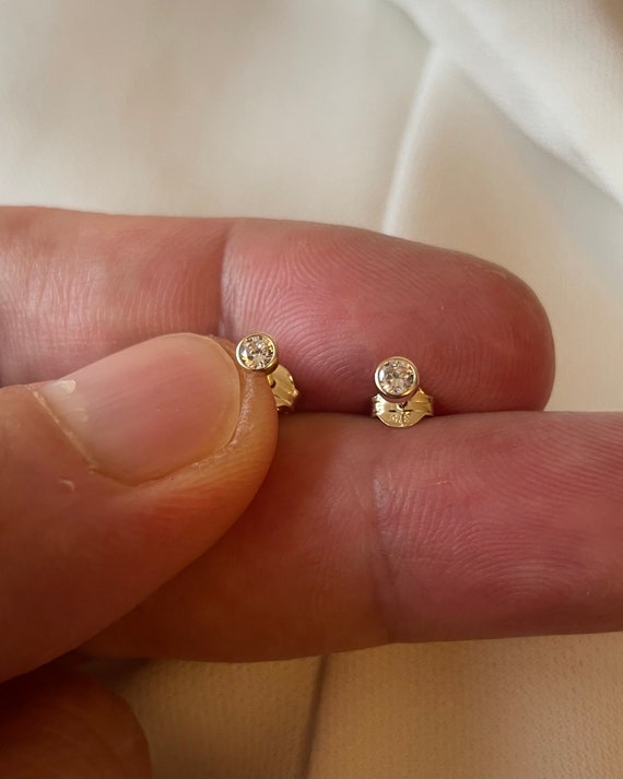 Orecchini a lobo in oro giallo 9 kt con zirconia cubica Andralok