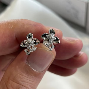 925 Sterling Silver Flower Stud Decorated with CZ Simulated Diamonds Stud Earrings - Gift Boxed