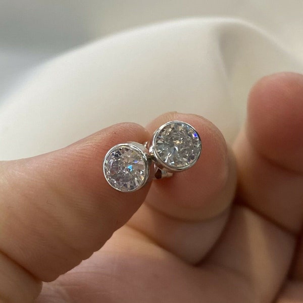 Boucles d'oreilles rondes en or blanc 9 carats CZ véritables de 0,49 gramme - Coffret cadeau