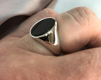 Silver Men's Oval Black Onix Plain Sides Signet Ring O-T Sizes - Gift Boxed