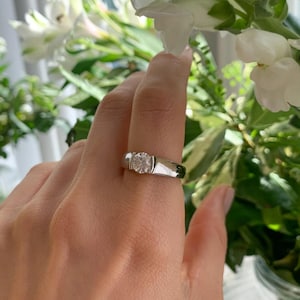 Sterling Silver Moissanite Ring: 1 Carat Round Brilliant Cut