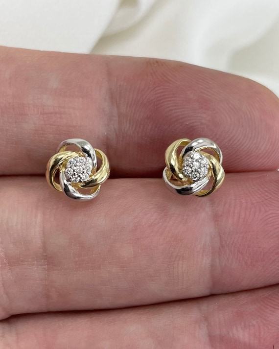 9ct knot stud 9ct knot stud