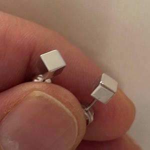 Orecchini a bottone a cubo in oro bianco 9 carati genuini 0,64 grammi - Confezione regalo 4 mm