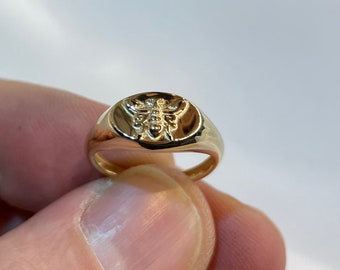 9ct Yellow Gold Men's Bee Signet Ring - Gift Boxed