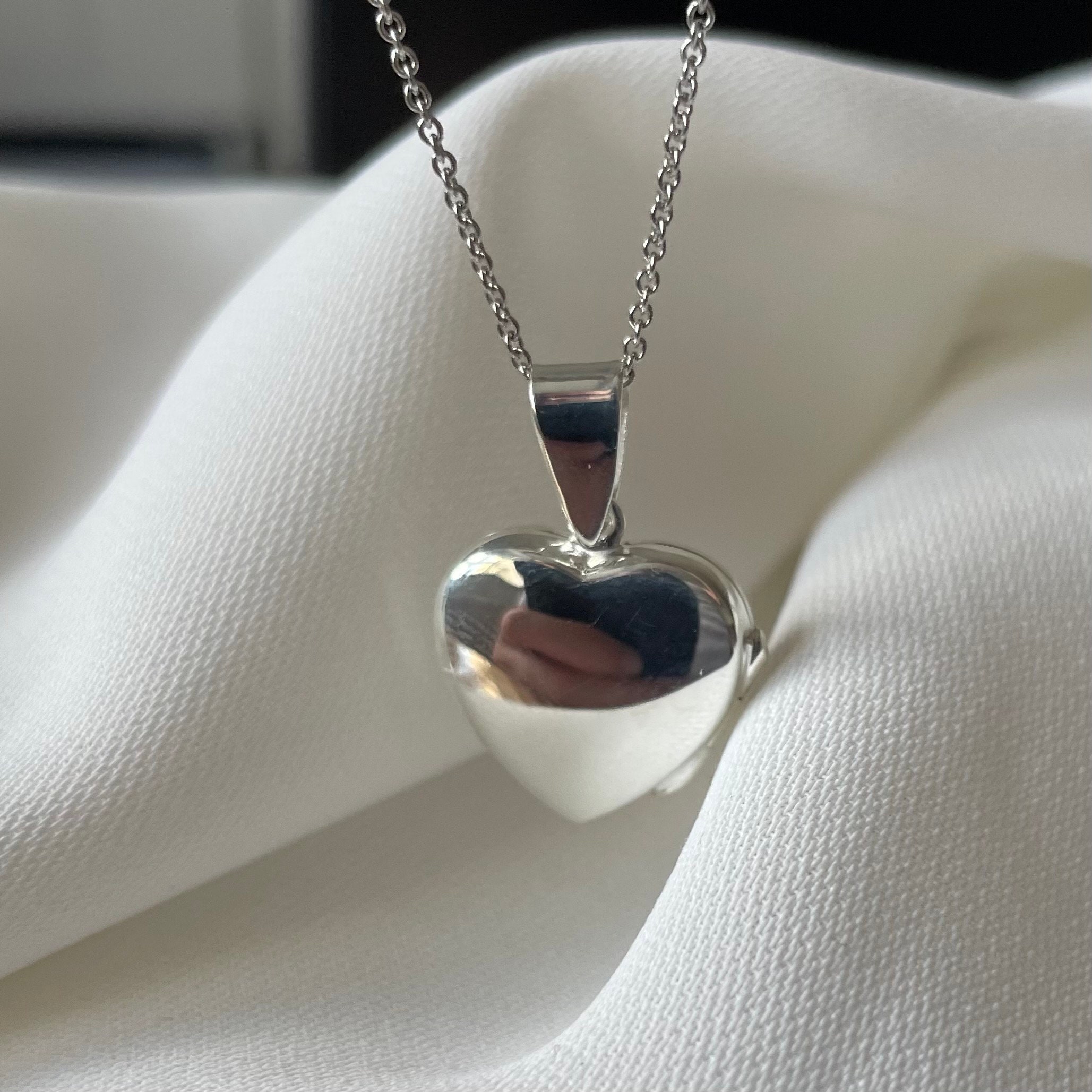 スターリングシルバー ハートロケットネックレス - ギフトボックス入り