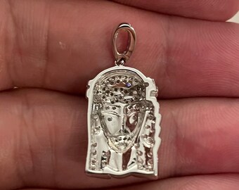 スターリングシルバーのイエスの顔CZペンダント - ギフトボックス入り