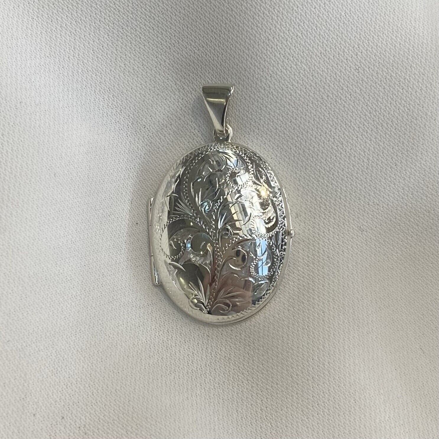Preowned Sterling Silver Small Oval Engraved Locket Pendant