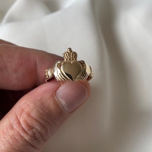 9 Karat Gelbgold Claddagh Ring - Irischer Herrenschmuck