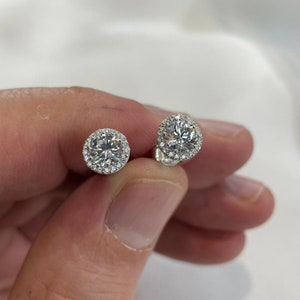 925 Sterling Silver Halo Push-Back Earrings, Decorated with CZ Simulated Diamonds Stud Earrings - Gift Boxed