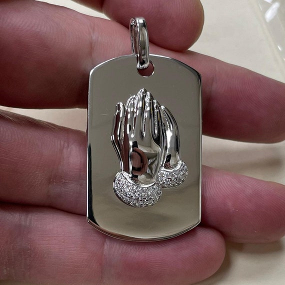 スターリングシルバー 祈りの手 メダル 裏面に安らぎの祈り 3/4インチ 祈る手 シルバーピアスの通販