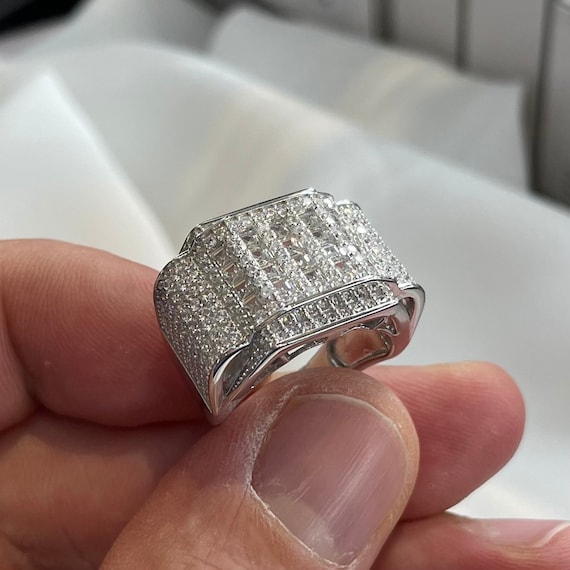 Anillo de plata con circonitas de hombre