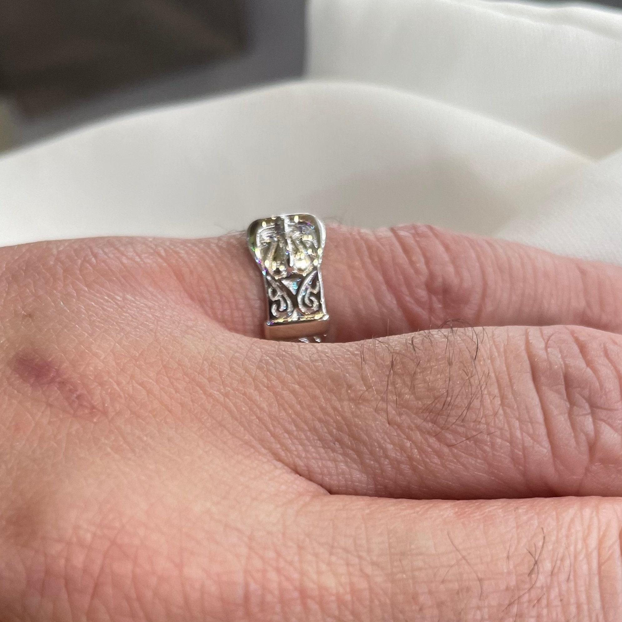 Jeulia Anillo Grabado Con Flor De Vid De Plata De Ley De Talla Ajustable Para Hombre
