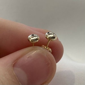 Orecchini a bottone in oro giallo 9 carati autentico da 4 mm, 0,25 grammi, in confezione regalo