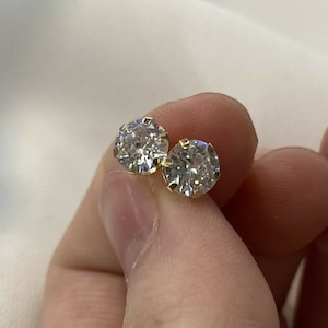 Orecchini a bottone in oro giallo 9 carati autentico da 6 mm con zirconi cubici da 0,30 grammi - in confezione regalo