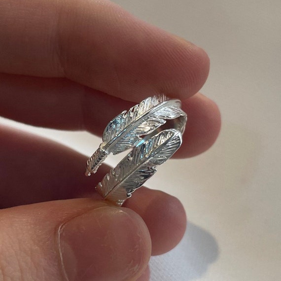 Plume ring jewellery store