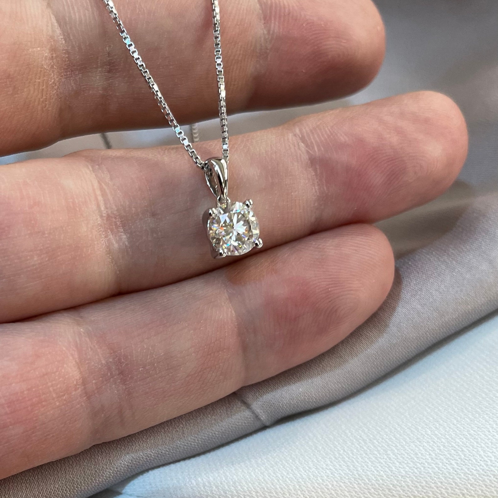 1.26 Carat Moissanite 925 Sterling Silver Geometric Shape Pendant Necklace main image 1