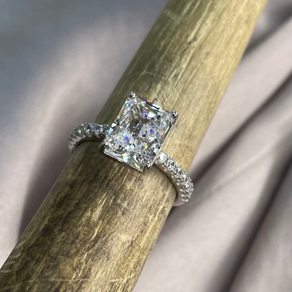 3 Carat Princess Cut Carat Simulated Diamond Ring: Sterling Silver & 14ct Gold