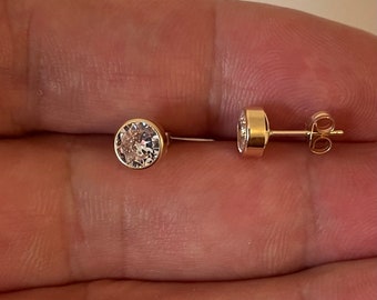 Genuine 9CT Yellow Gold Round CZ Stud Earrings 0.49 Grams - Gift Boxed Diamter 6mm