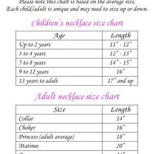 Pu&ograve; includere: Un grafico che mostra le dimensioni dei collari per bambini e adulti. Il grafico elenca le et&agrave; per i bambini e le lunghezze dei collari corrispondenti in pollici. Per gli adulti, il grafico elenca gli stili dei collari e le lunghezze corrispondenti in pollici.
