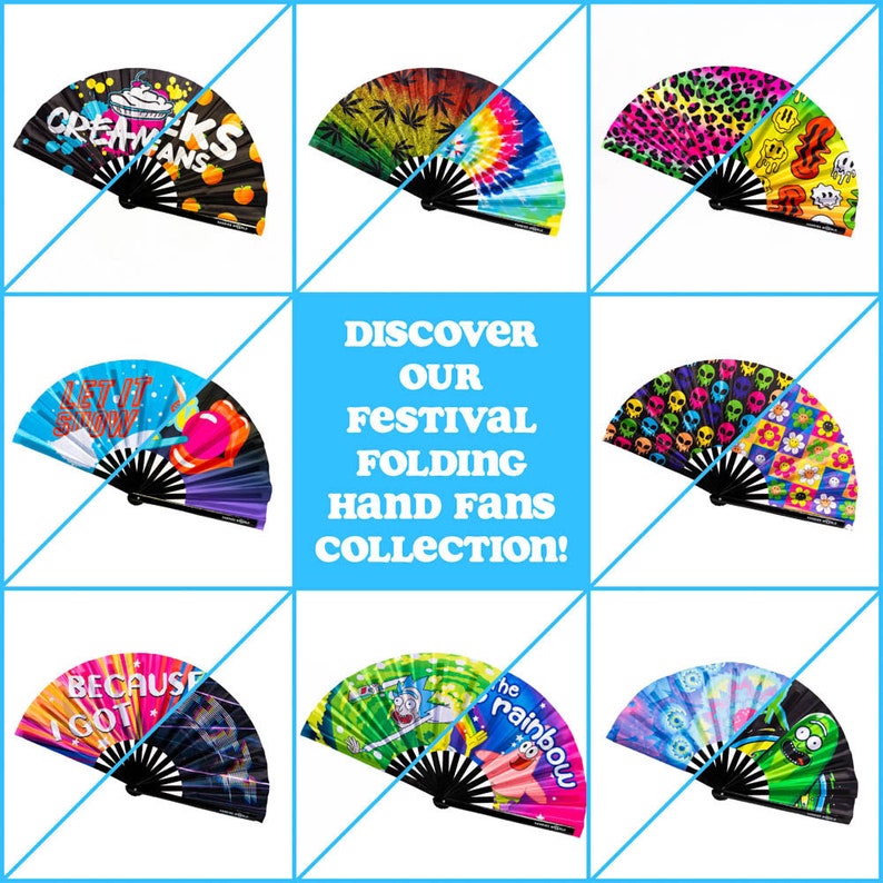 K&ouml;nnte beinhalten: Neun bunte, faltbare F&auml;cher mit verschiedenen Designs, darunter Batik, Totenk&ouml;pfe und Comicfiguren. Die F&auml;cher werden auf einem blauen Hintergrund mit dem Text "Entdecken Sie unsere Festival-Faltf&auml;cher-Kollektion!" angezeigt.