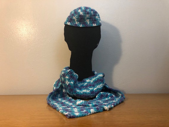 girls hat and scarf in one