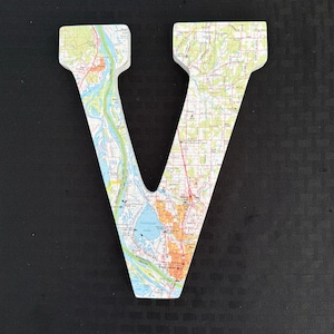 Mapa de Washington com letra V decorado em madeira, área de Vancouver com o Lago Vancouver, presente para viajantes e caminhantes de Washington ou amantes de mapas.