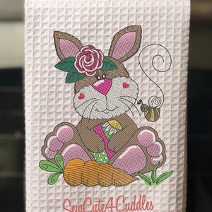 Rose Bunny - Diseño de bordado digital