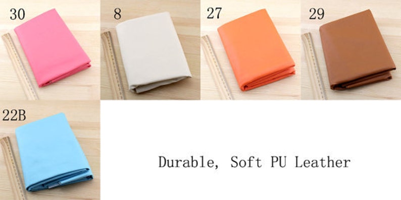 Puede incluir: Cinco muestras de cuero PU suave y duradero en diferentes colores: rosa, blanco, naranja, marr&oacute;n y azul claro. Cada muestra est&aacute; doblada y colocada sobre una superficie de madera con una regla al lado. Los n&uacute;meros 30, 8, 27, 29 y 22B est&aacute;n escritos encima de cada muestra.