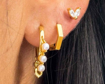 Pearl hoop earrings, minimal earrings, huggie earrings, dainty earrings, pearl hoops, gold hoops freshwater pearl hoops, pearl earrings