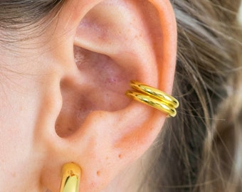 Gold ear cuff, delicate ear cuff, tiny ear cuff, dainty gold ear cuff, minimalist ear cuff, no piercing ear cuff, simple ear cuff,