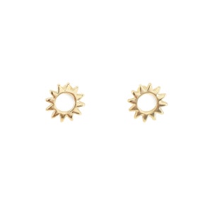 Sun stud earrings, gold dainty studs, tiny stud earrings, delicate studs, tiny studs, minimal earrings, dainty jewelry, sun earrings