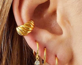 Chunky ear cuff, conch ear cuff, fake piercing, gold ear cuff, no piercing ear cuff, cartilage piercings, ear cuff earrings, dainty ear cuff