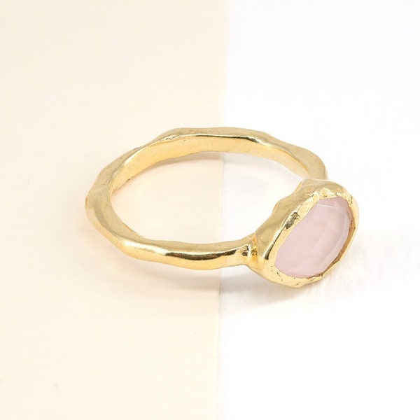 Rose quartz ring, gemstone ring, crystal ring, birthstone ring, minimalist jewelry, dainty ring, rose quartz jewelry, delicate gold ring