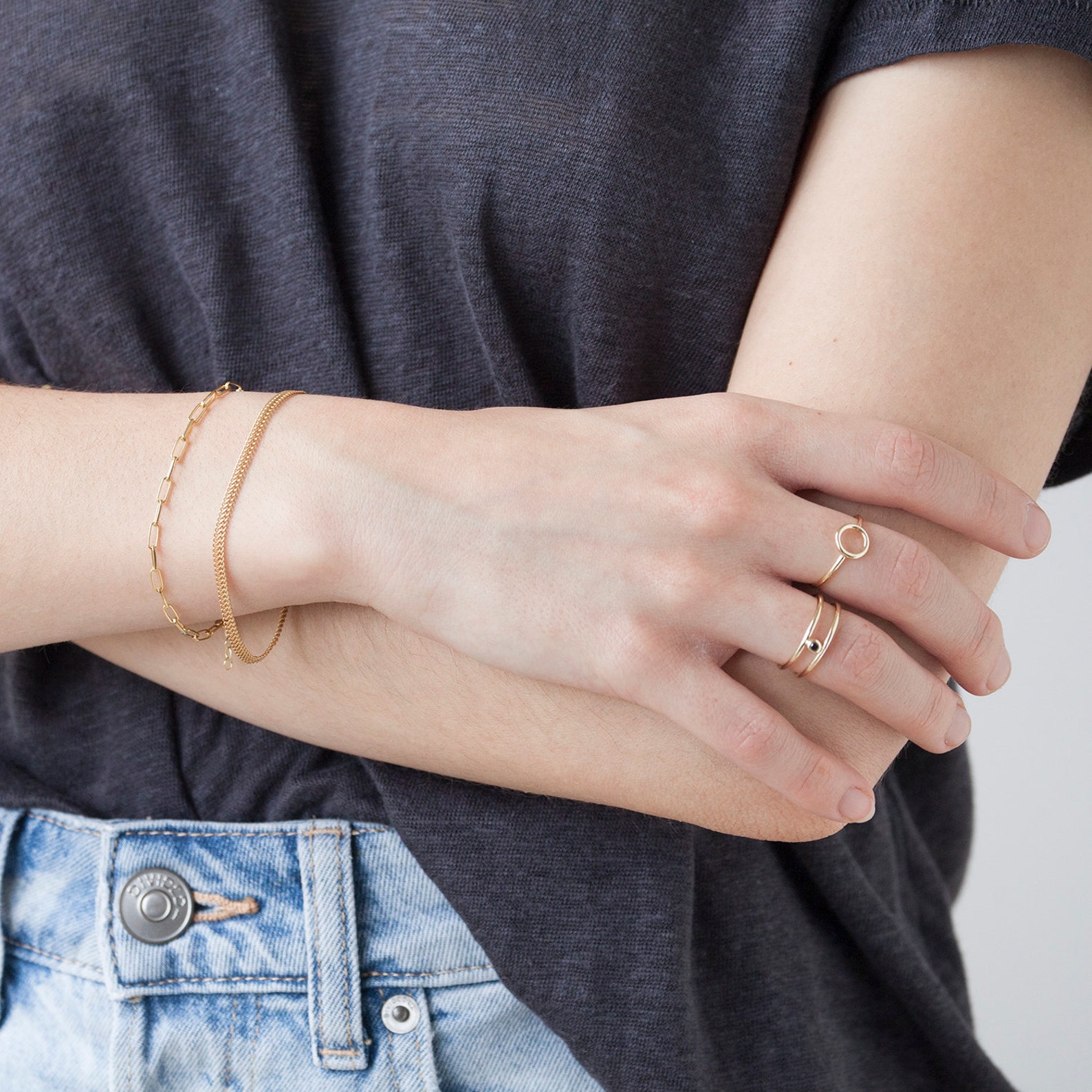 Bracelet Rétro En Métal Doré Avec Petits Cristaux Solitaires - Modèle 227 - Occasion Très Bon état