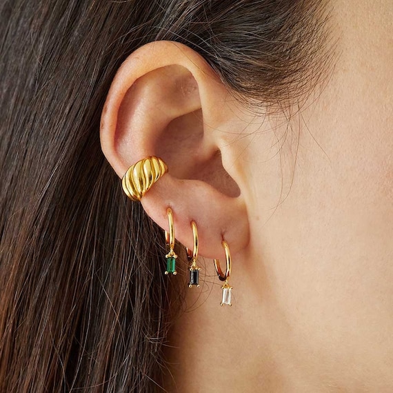 Details 86+ delicate gold hoop earrings best - 3tdesign.edu.vn