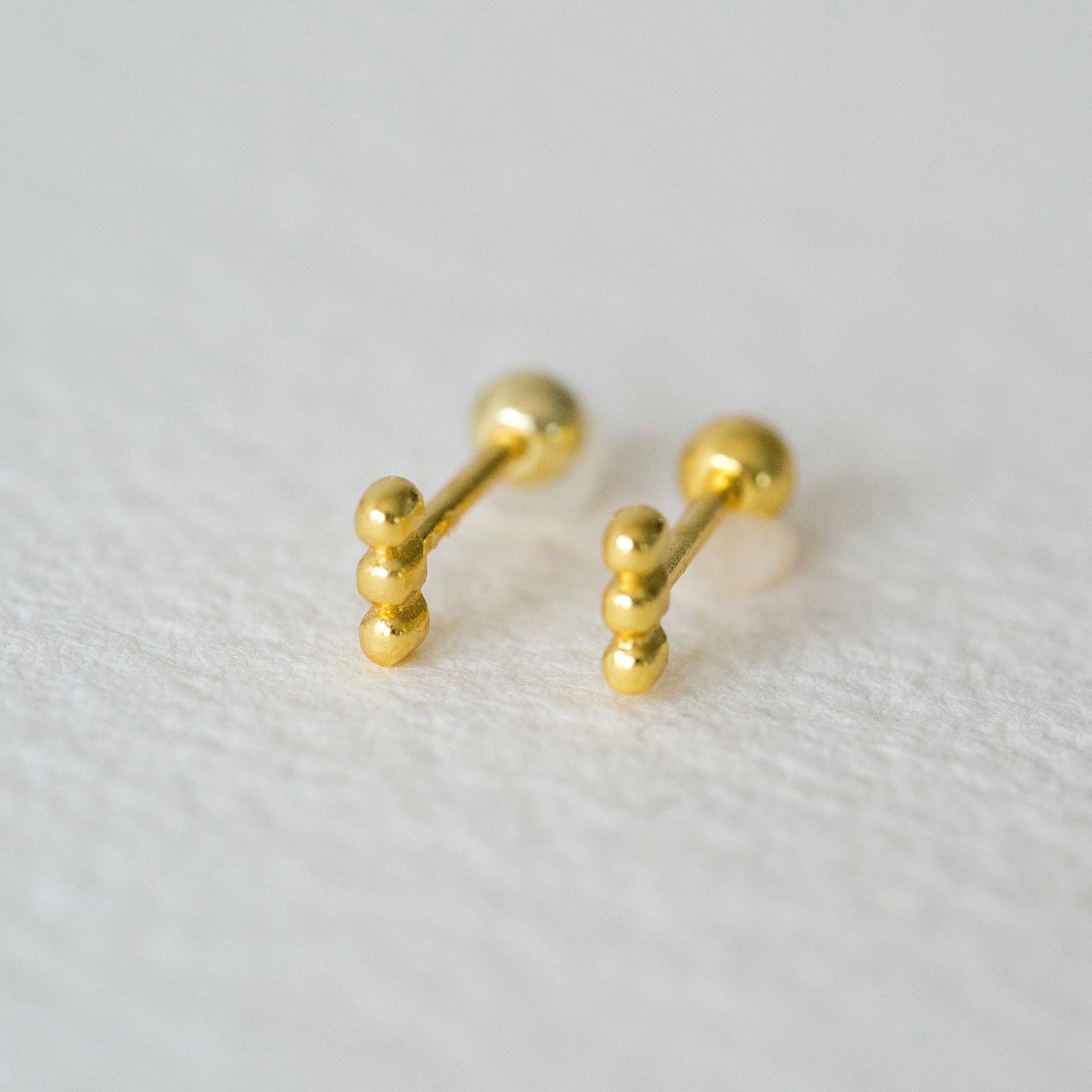 Tragus Piercing with crystal stones (Gold Plated Surgical Steel 316L/Gold  Plated Brass)