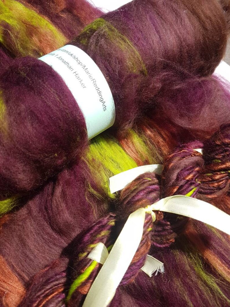 Dracula 'Jonathan Harker' Art Batt: Maroon, Green, and Auburn Spinning Fibre (50g) image 2