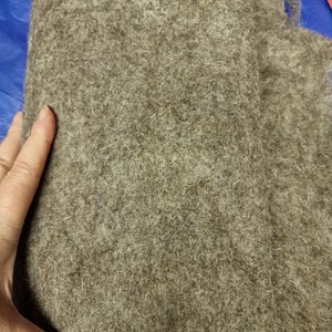 Reine Wolle 50 x 50 cm / Handgefärbt / Filzen / Native UK Breed / Filzstoff / Gefilzte Malerei / Mittlere Wollfilzrolle