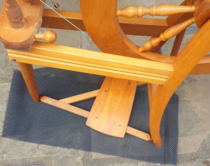 Spinning Wheel Mat / Non Slip Spinning Wheel Mat / Anti Slip Rubber