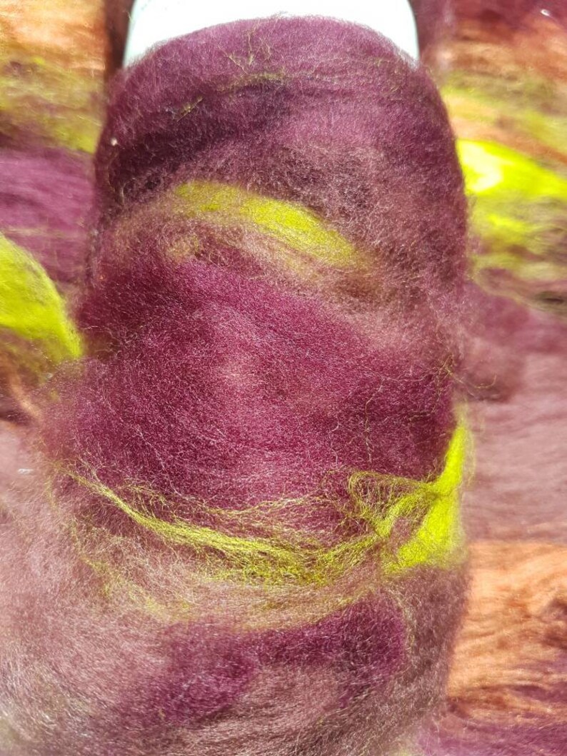 Dracula 'Jonathan Harker' Art Batt: Maroon, Green, and Auburn Spinning Fibre (50g) image 4