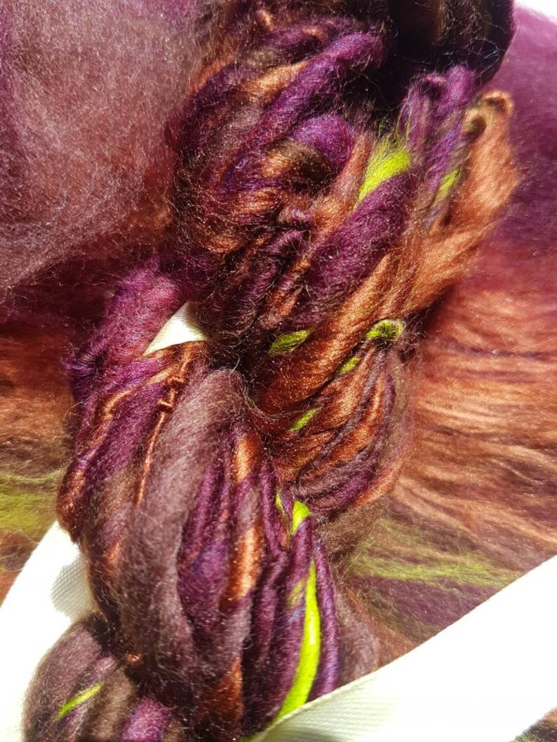 Dracula 'Jonathan Harker' Art Batt: Maroon, Green, and Auburn Spinning Fibre (50g) image 3