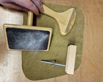 Flick Carder Set: Leather Mat, Wool Comb, and Diz with Mohair