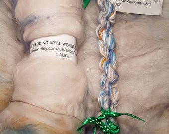 Wonderland Art Batt / 1. Alice / 50g / Wit / Blauw / Geel / Merino / Zijde / Luxe Fibre / Luxury Spinning / Luxury Felting / Weven