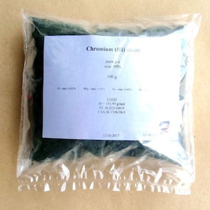 Chromium (III) oxide - 99% pure p.a pigment green powder