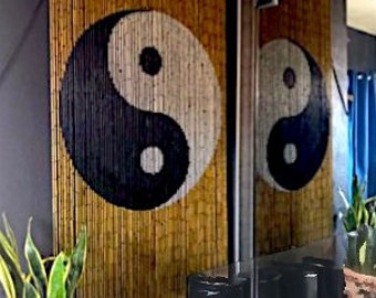 Cortina de cuentas de bambú pintada a mano - Cuentas para puerta estilo boho Yin Yang, 90 hebras (35,5" x 79")