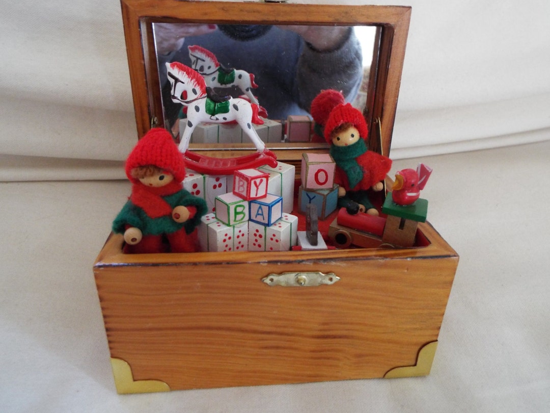 Wooden Musical Christmas Toy Box Im Dreaming of a White Christmas Wind