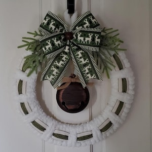 Chunky yarn winter wreath, door wreath, winter decor, chunky yarn wreath, bell ornament, deer bow