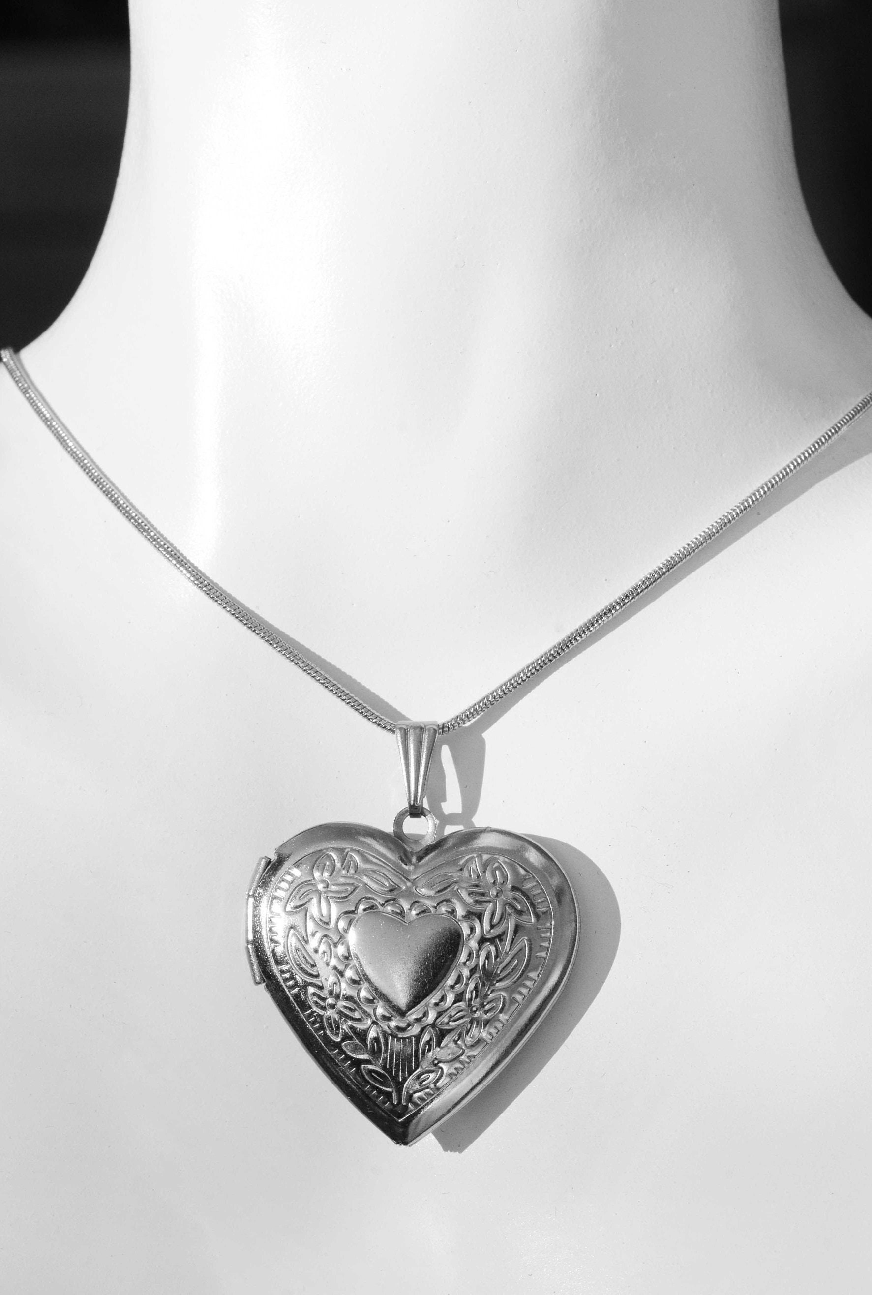 Astonishing Silver Heart Shaped Locket Pendant Slp30