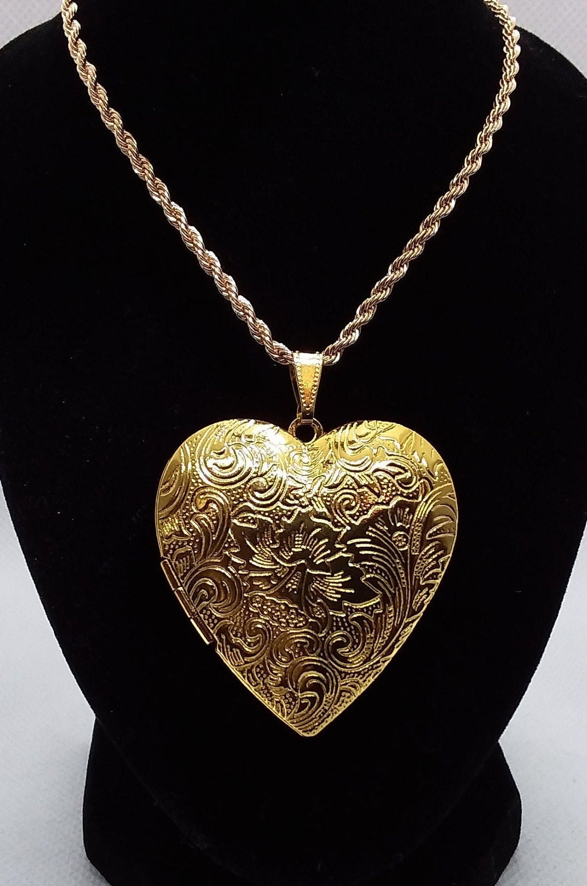 Buy Locket Gold Plated HUGE Heart Shaped Photo Locket Pendant Necklace  Keepsake Jewelry Heart Locket Mothers Day Gift Big Gold Locket Online in  India - Etsy