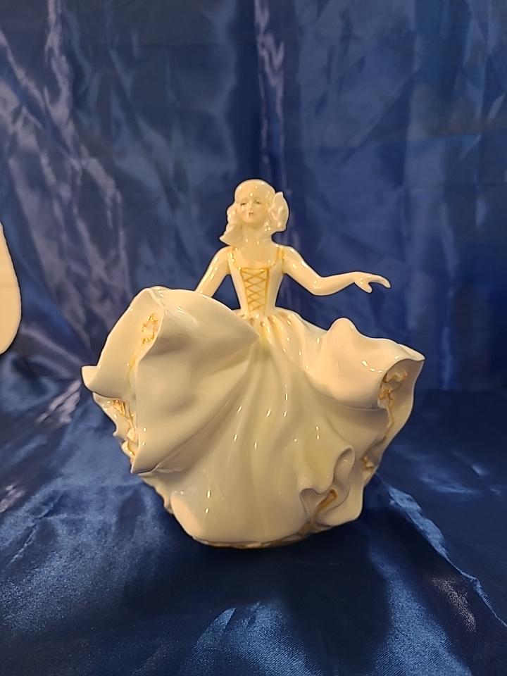 Vintage Royal Doulton Sweet Seventeen 1974 Porcelain Figurine